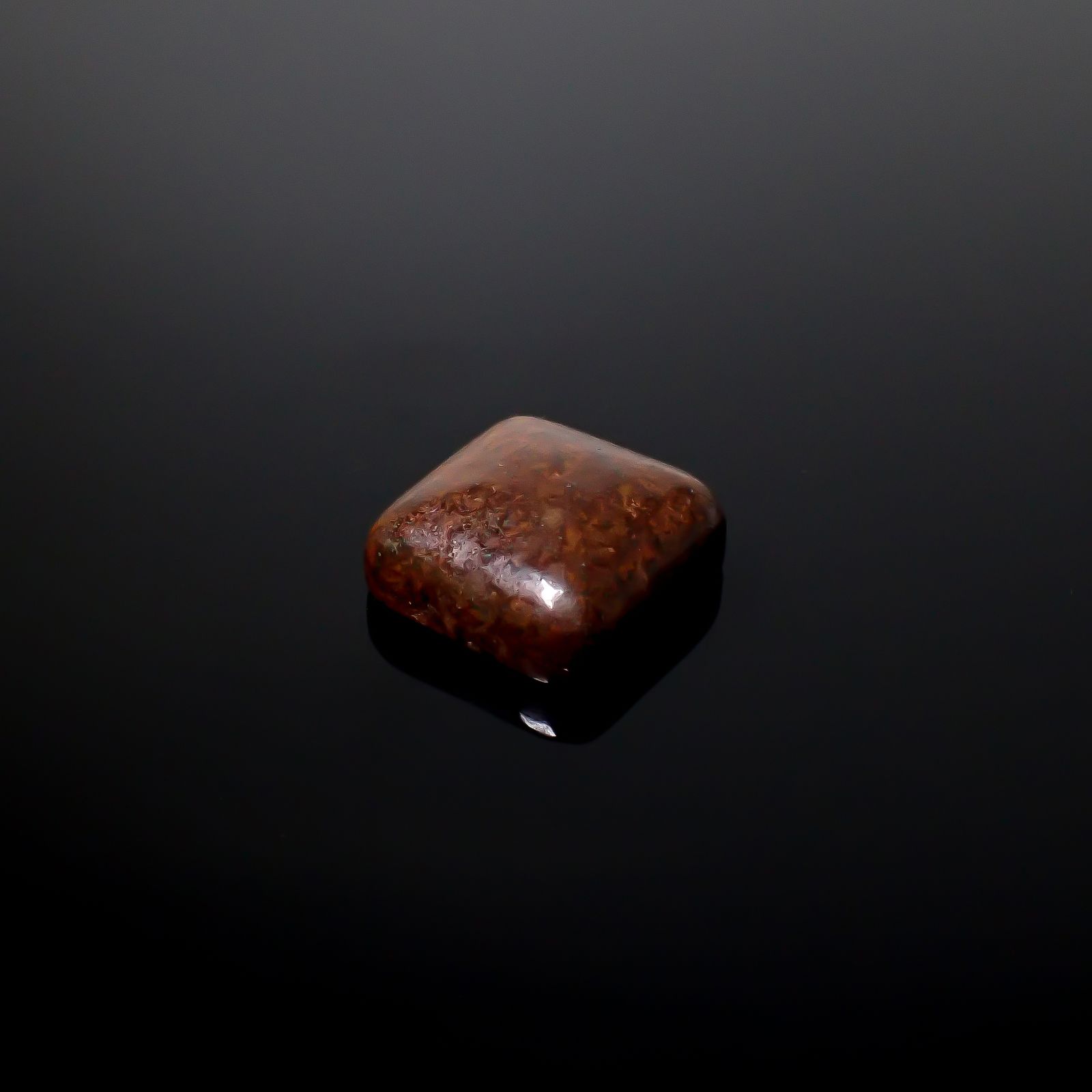 コンドライト隕石 発見地：アフリカ・サハラ砂漠 31.42ct [241029332]18.2x18.1mm前後