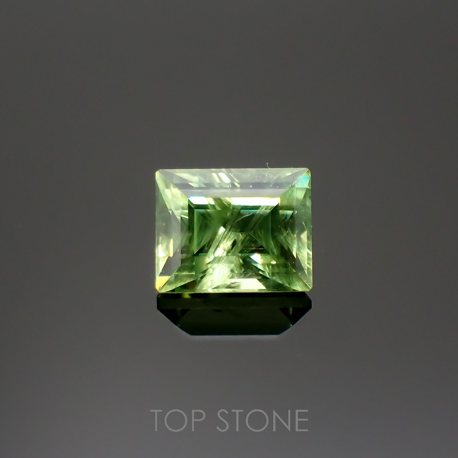 デマントイドガーネット ロシア産 0.49ct[220917679]4.6x3.6mm前後