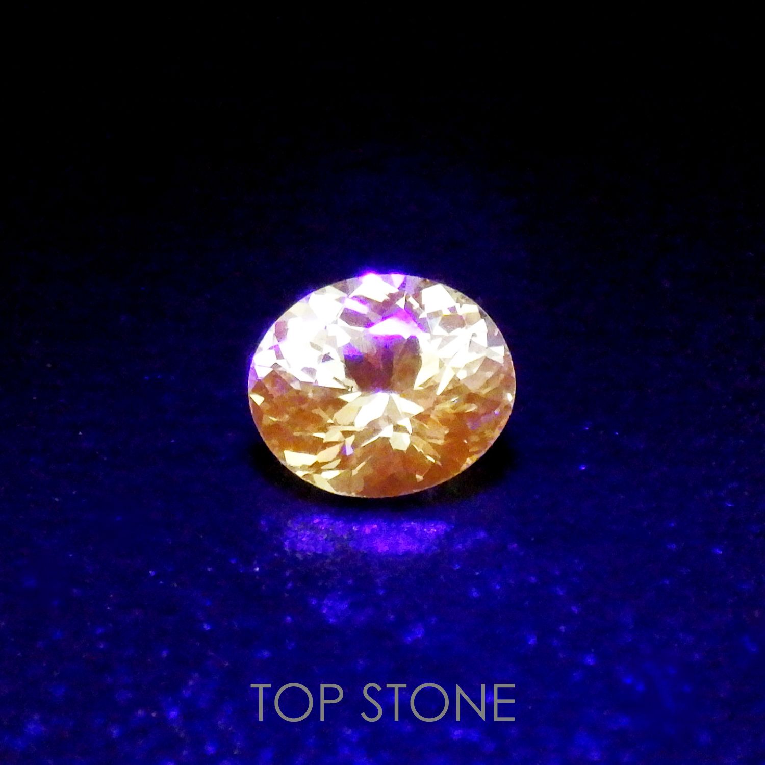 ミントガーネット(宝石名グリーン グロッシュラー・ガーネット) タンザニア産 0.667ct ソ付(彩珠)[210711921]5.5×4.8mm前後