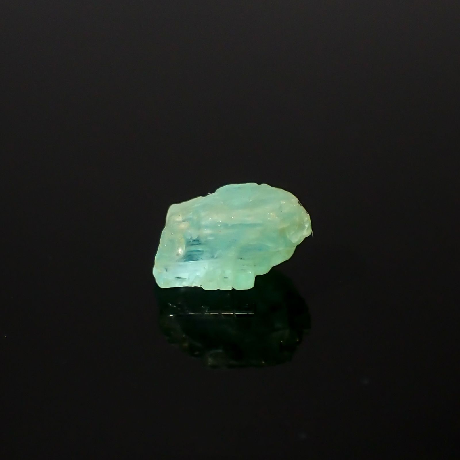パライバトルマリン 原石 ブラジル・パライバ州バターリャ鉱山産 0.49ct[220515992]5.7x3.1mm前後