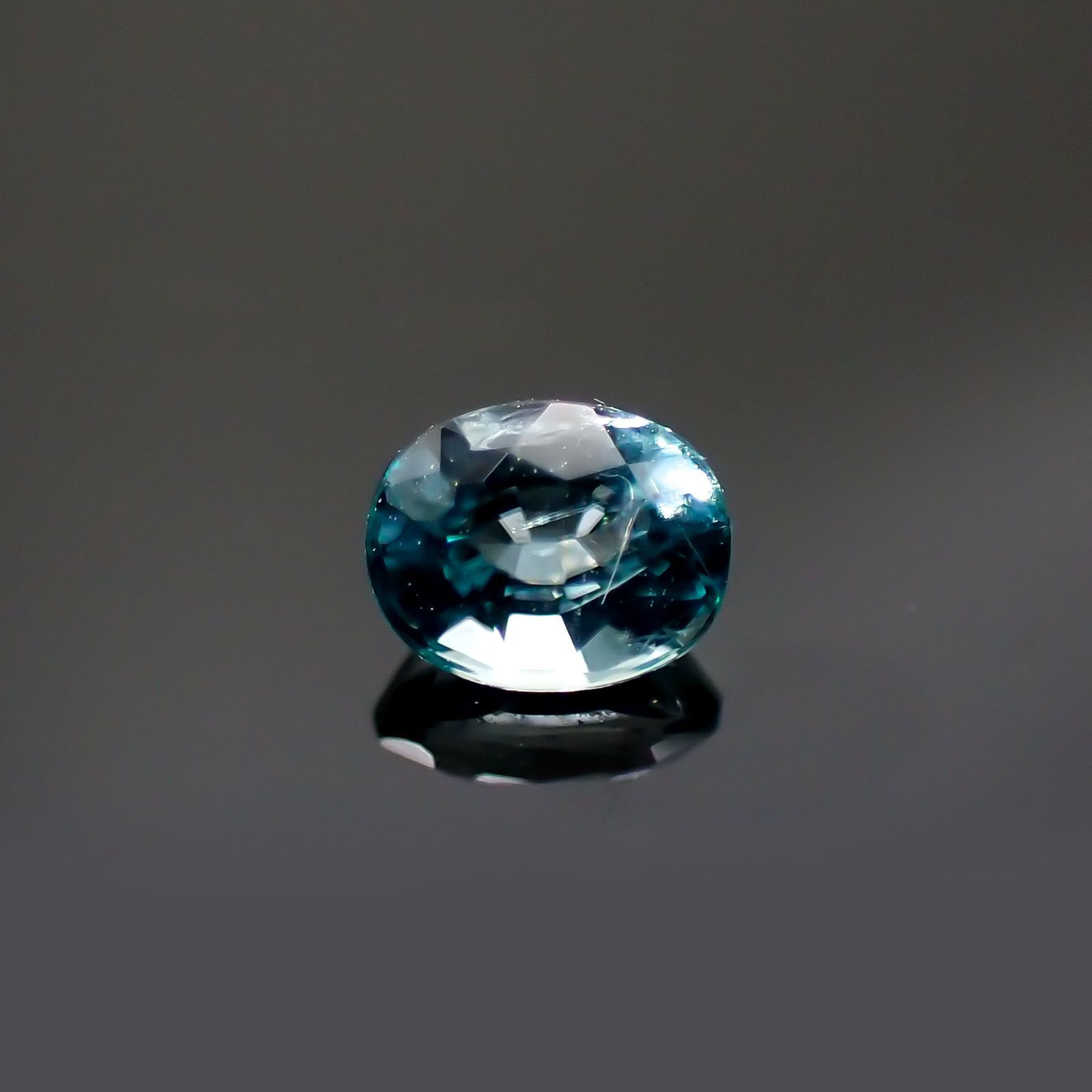 グランディディエライト(宝石名グランディディエライト)マダガスカル産 識別済 0.19ct / 3.8x3mm前後 [260414797]