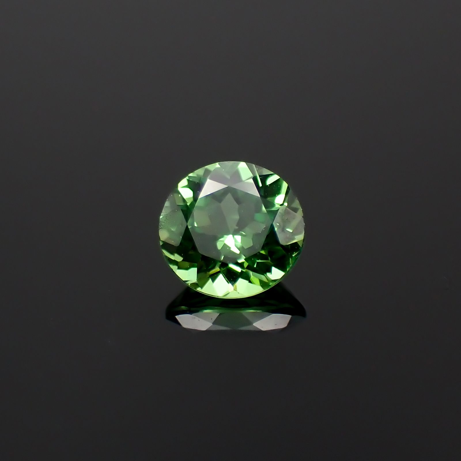 ツァボライト タンザニア産 0.47ct[231023562]4.8x4.7mm前後