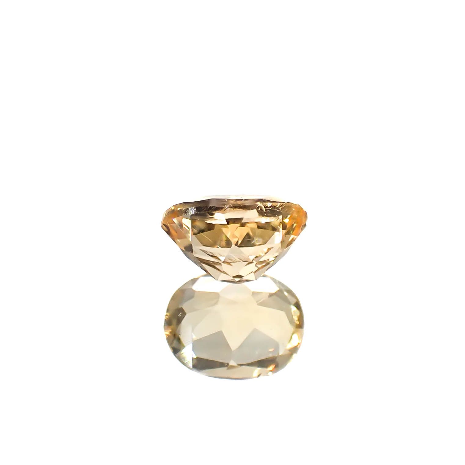 インペリアルトパーズ(宝石名トパーズ)ブラジル産 0.78ct / 6.2x4.9mm前後 [250630493]