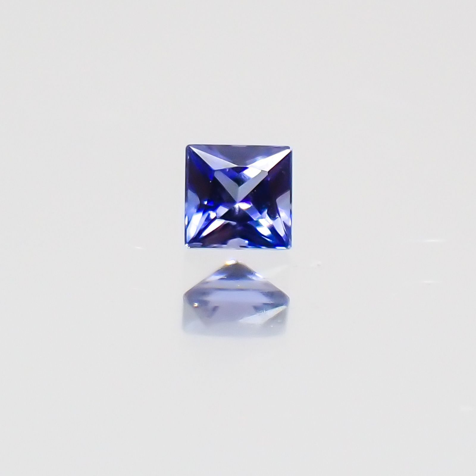 ◇プリンセスカット◇ベニトアイト アメリカ産 ルース 0.052ct