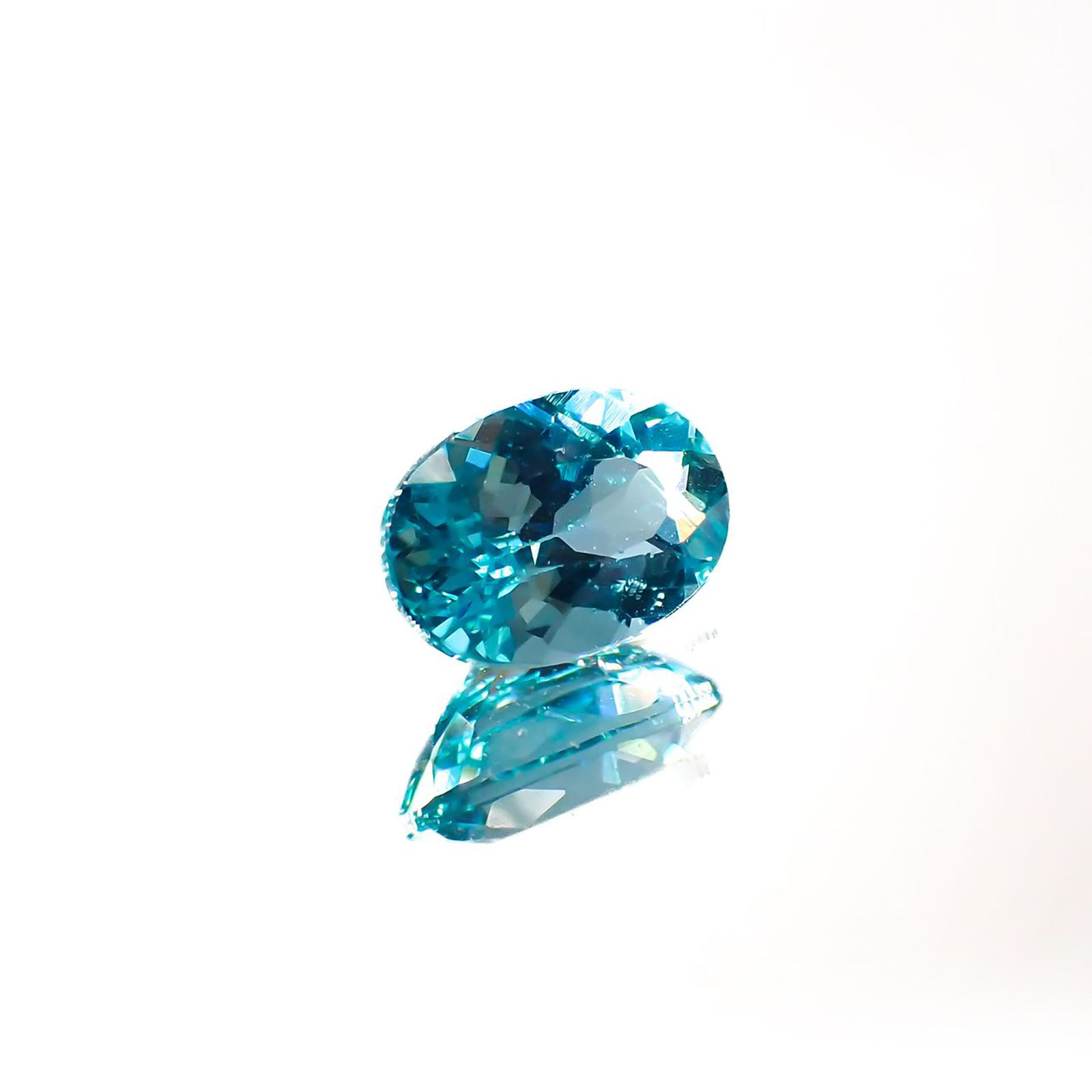 アパタイト(宝石名アパタイト)マダガスカル産 0.83ct 識別済[220616383]7.1x4.9mm前後