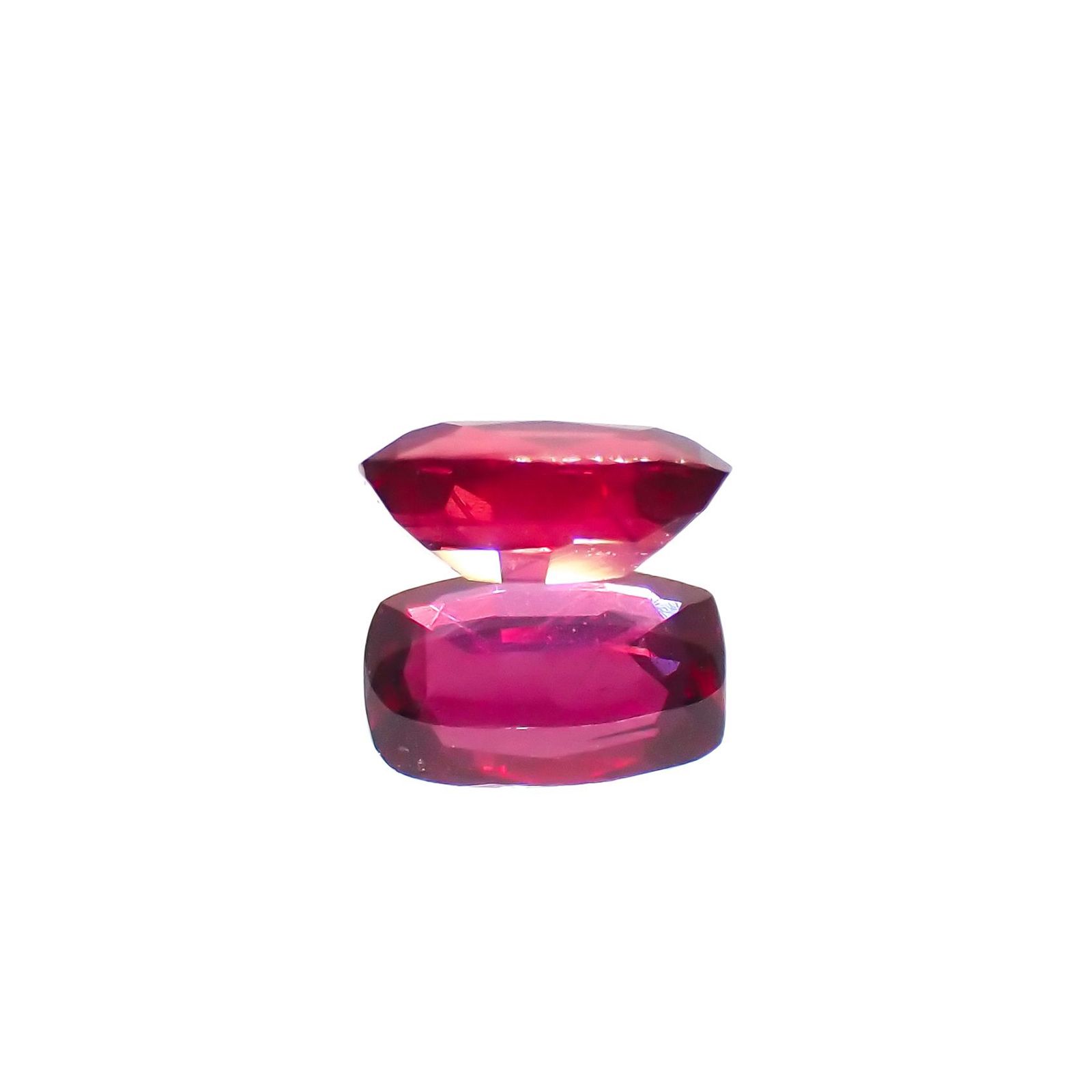 ルビー 非加熱 マダガスカル産 0.33ct / 5.1x3.1mm前後 [230622340]