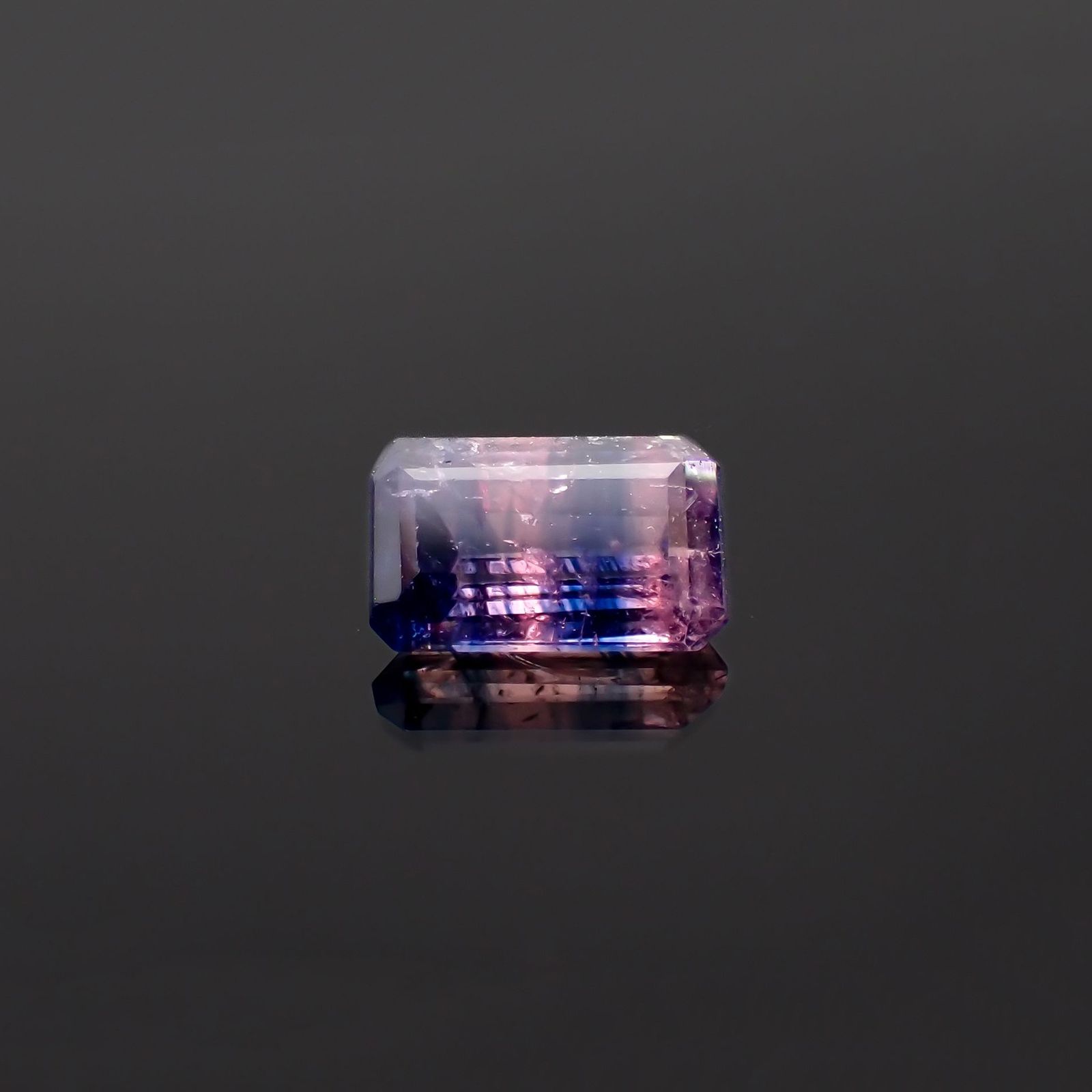 ウィンザーサファイア 非加熱 タンザニア・ウィンザー産 0.57ct / 5.5x3.4mm前後 [230722841]