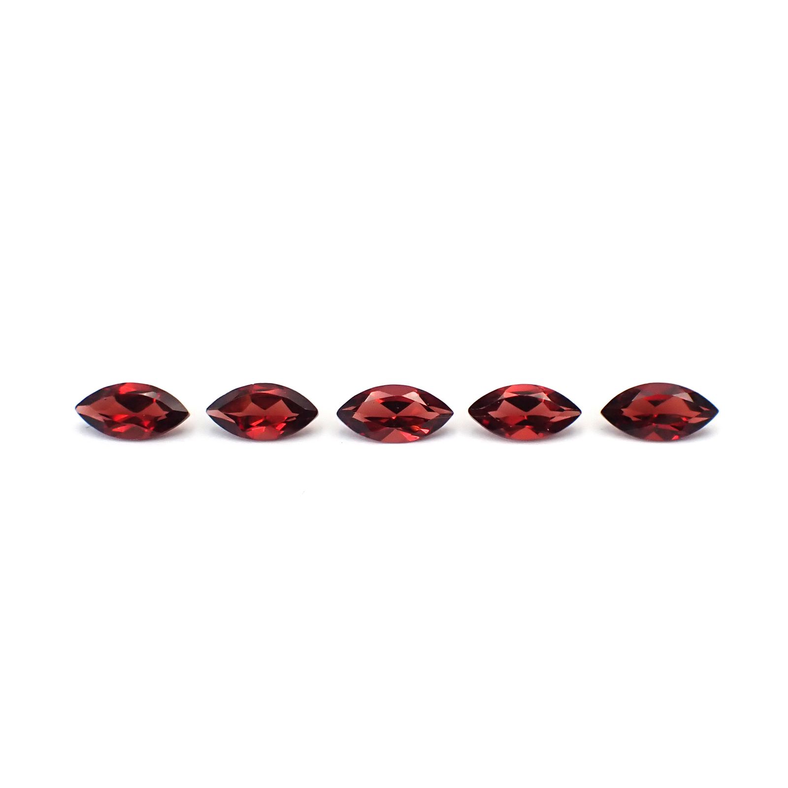 ◇ランダムセレクト◇パイロープアルマンディンガーネット モザンビーク産 約0.64ct / 8.1x4mm前後 [260532217]