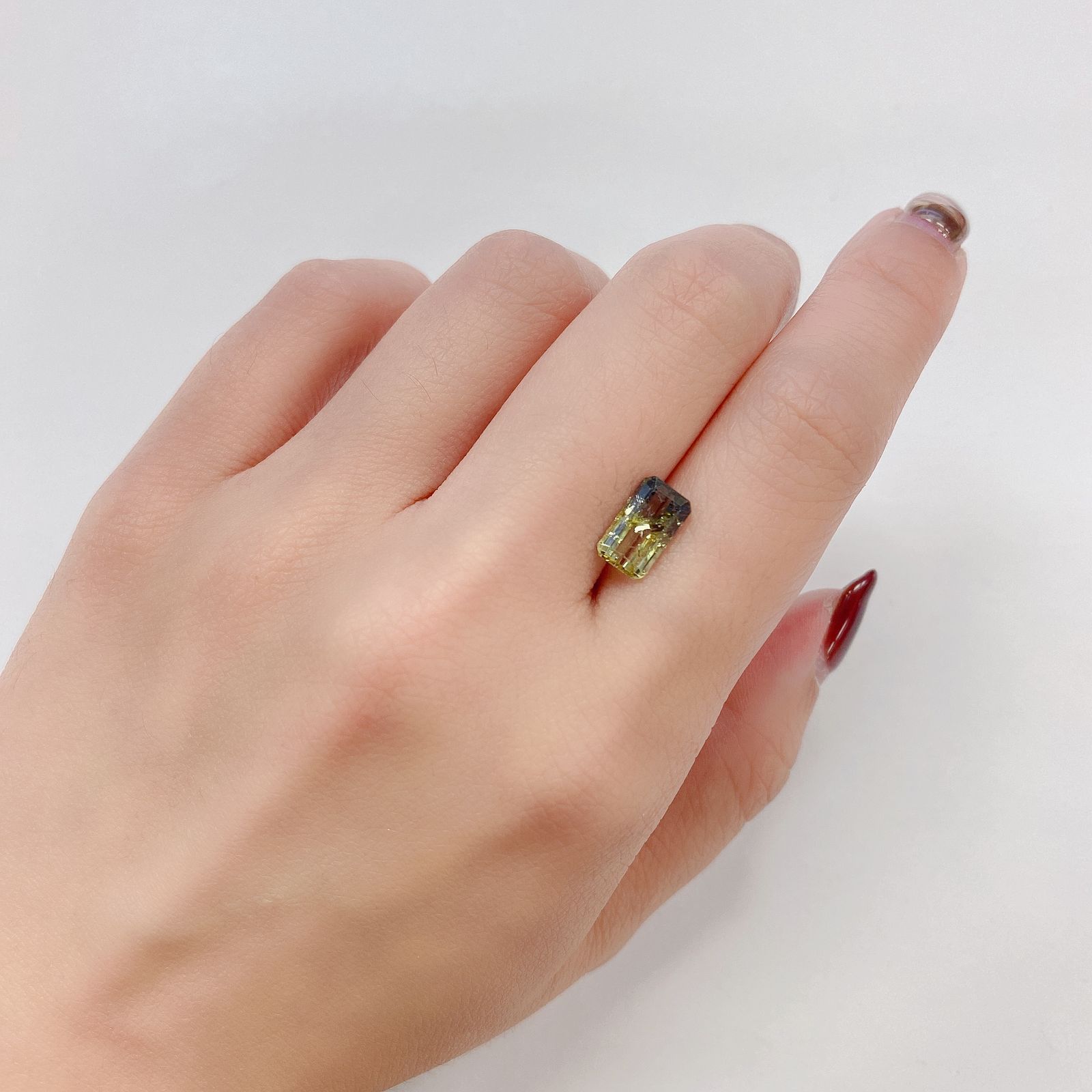 バイカラータンザナイト(宝石名バイカラー・ゾイサイト) タンザニア産 2.196ct ソ付(彩珠)[210410779]9.5×5.6mm前後