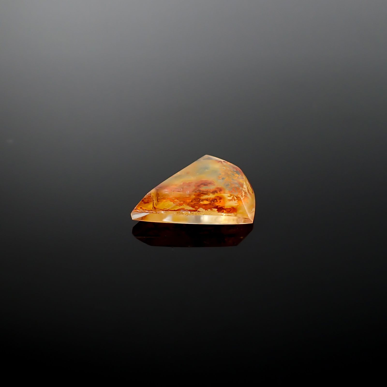 レッドデンドリチッククォーツ ブラジル産 15.86ct / 23.4x20mm前後 [260832740]