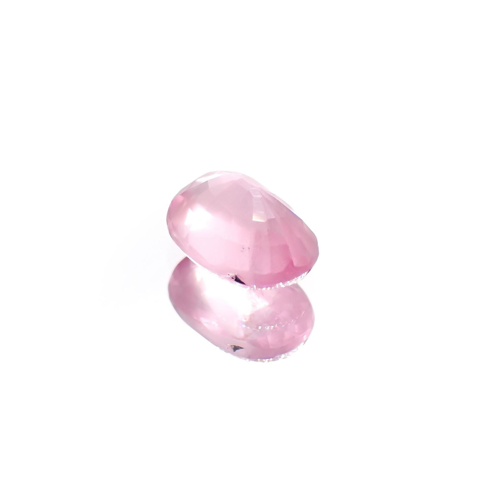 シルキーピンクスピネル(宝石名ピンク・スピネル)タンザニア産 識別済 0.97ct / 6.8x4.8mm前後 [240214139]
