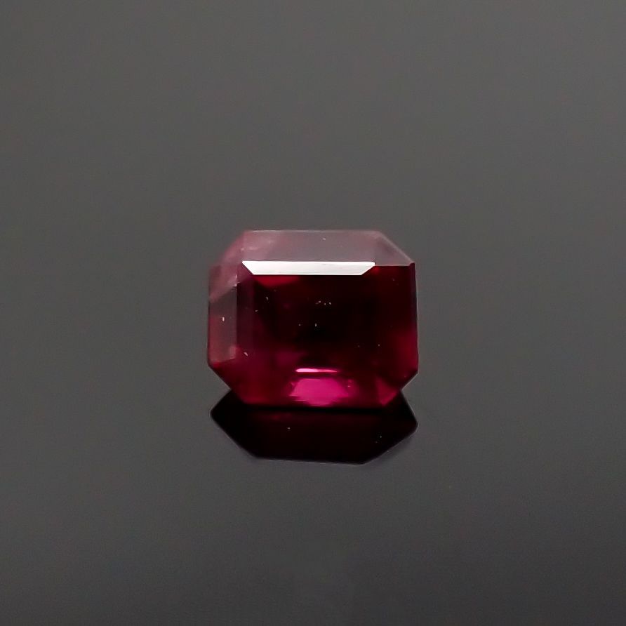 ルビー 非加熱(宝石名ルビー) マダガスカル産 0.24ct 識別済[210711731]3.5×2.9mm前後