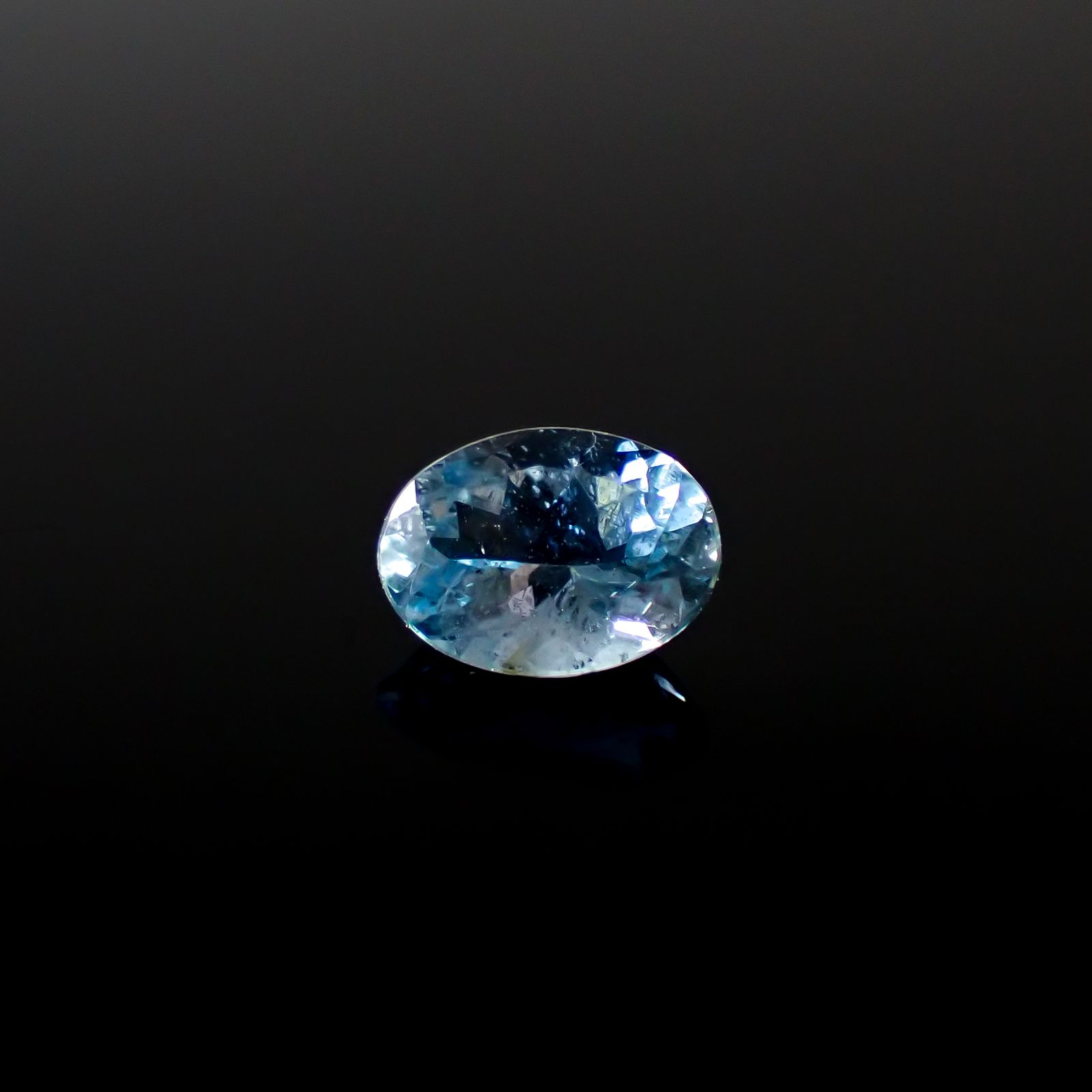 アクアマリン サンタマリアカラー マダガスカル産 0.90ct[240326974]7.3x5.4mm前後