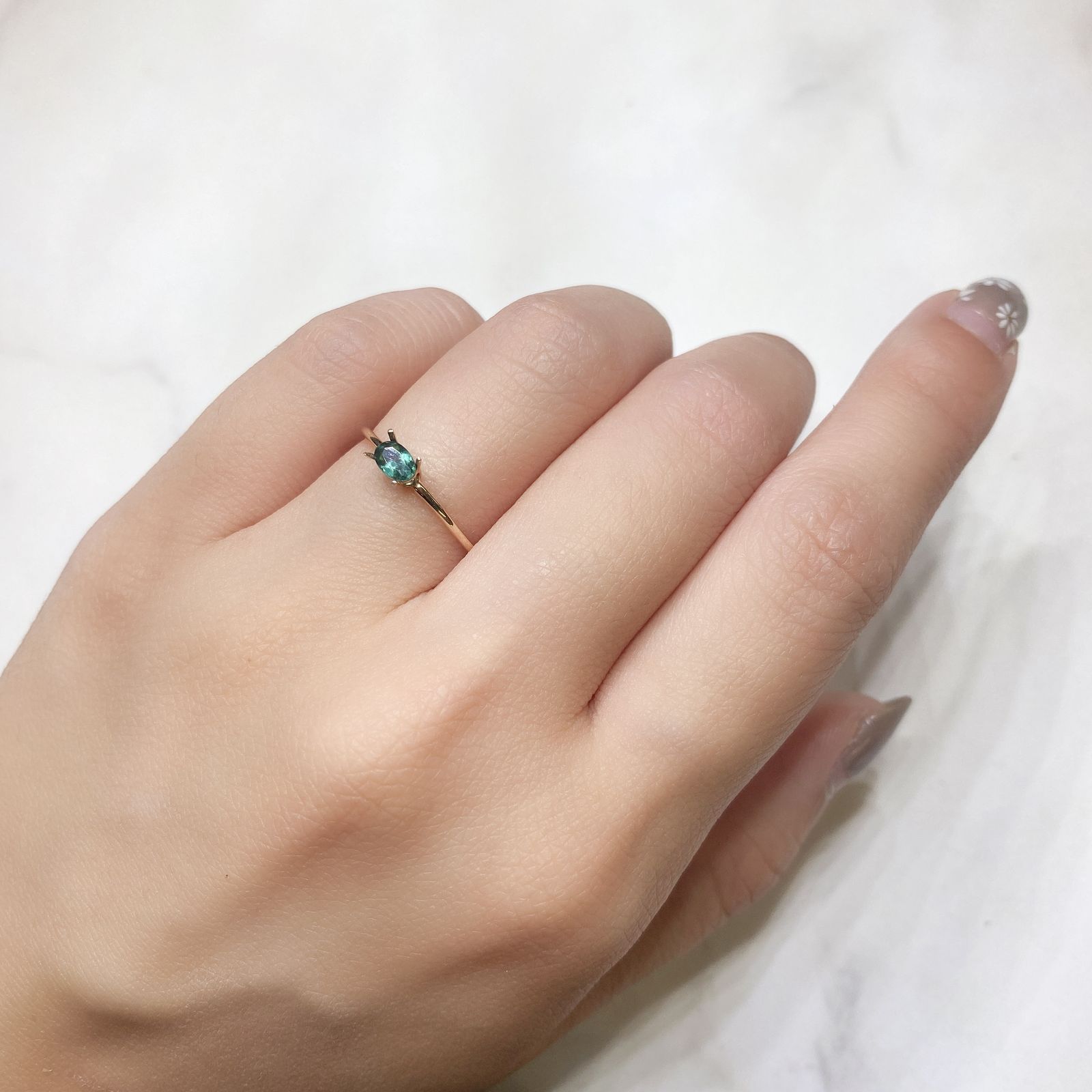 グリーンアパタイト(ノーブルモロキサイト)(宝石名アパタイト) マダガスカル産 0.22ct 識別済[211013528]4.8×3.1mm前後