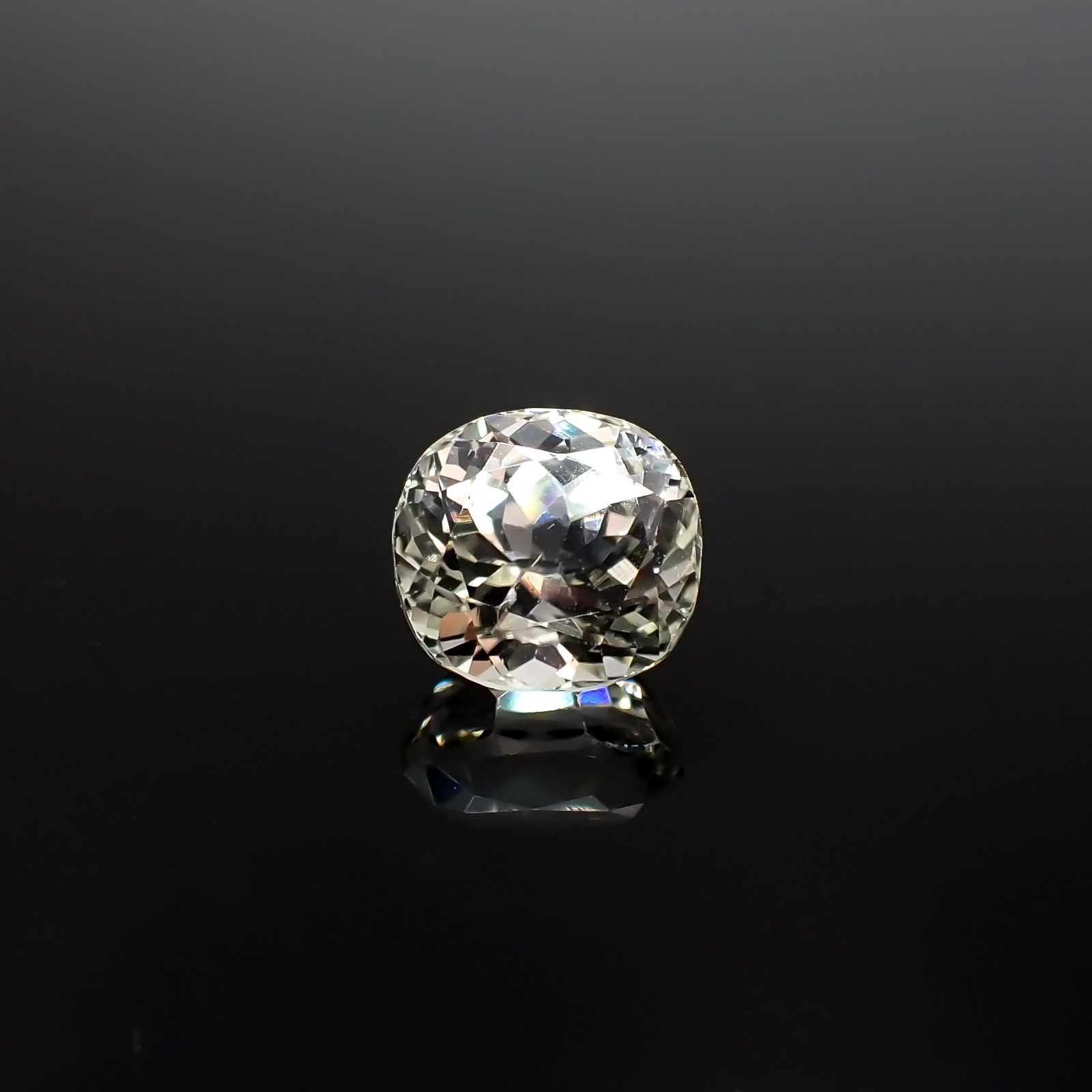 イエロースポジュミン(宝石名スポジュミン)アフガニスタン産 4.04ct 識別済[231225007]9.2x8.5mm前後