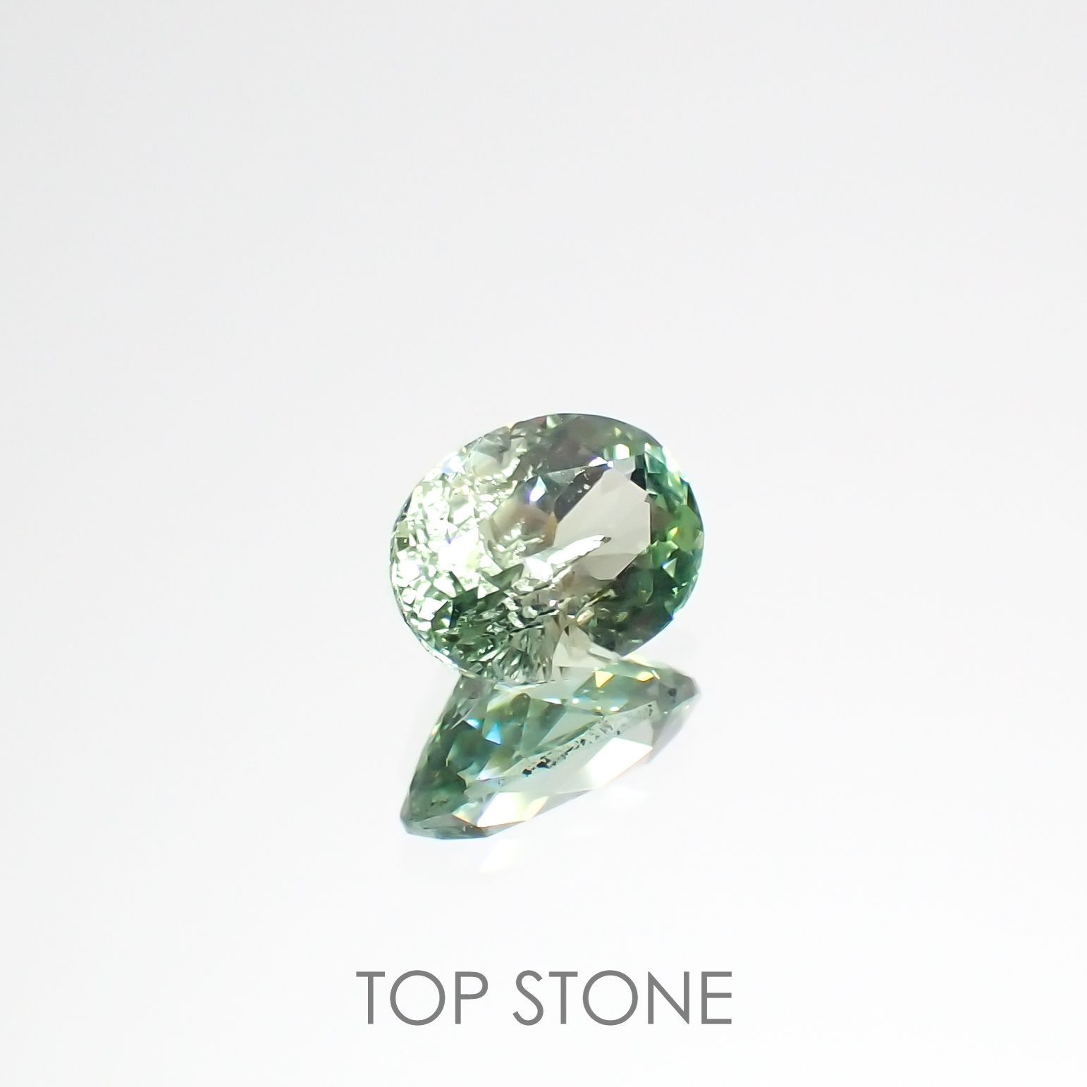 バナジウムコーネルピン(宝石名コーネルピン)タンザニア・タンガ州産 0.63ct 識別済[220716760]6.4x4.7mm前後