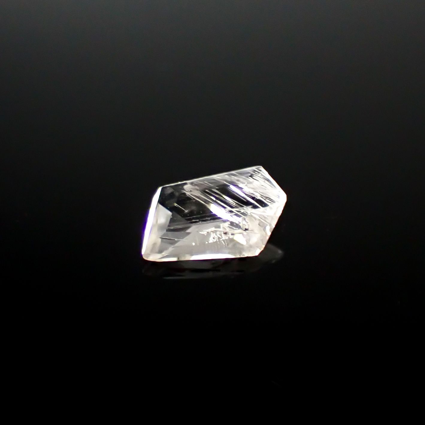 ◇カスタムカット◇ポードレッタイト(宝石名ポードレッタイト)ビルマ産 0.178ct ソ付(彩珠)[240628440]5.7x3.5mm前後