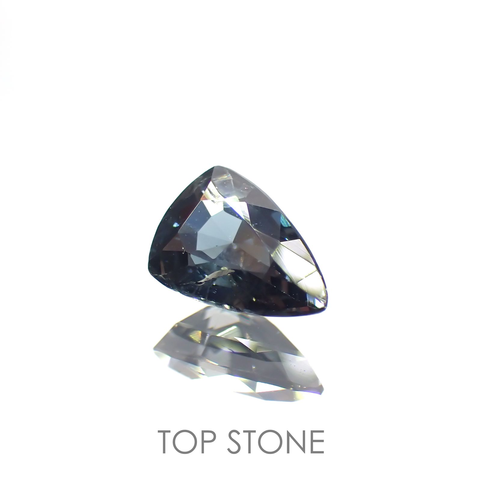 ◇カスタムカット◇サファリン(宝石名ブルー・サフィリン) スリランカ産 0.638ct ソ付(彩珠)[20106499]6.6×4.6mm前後