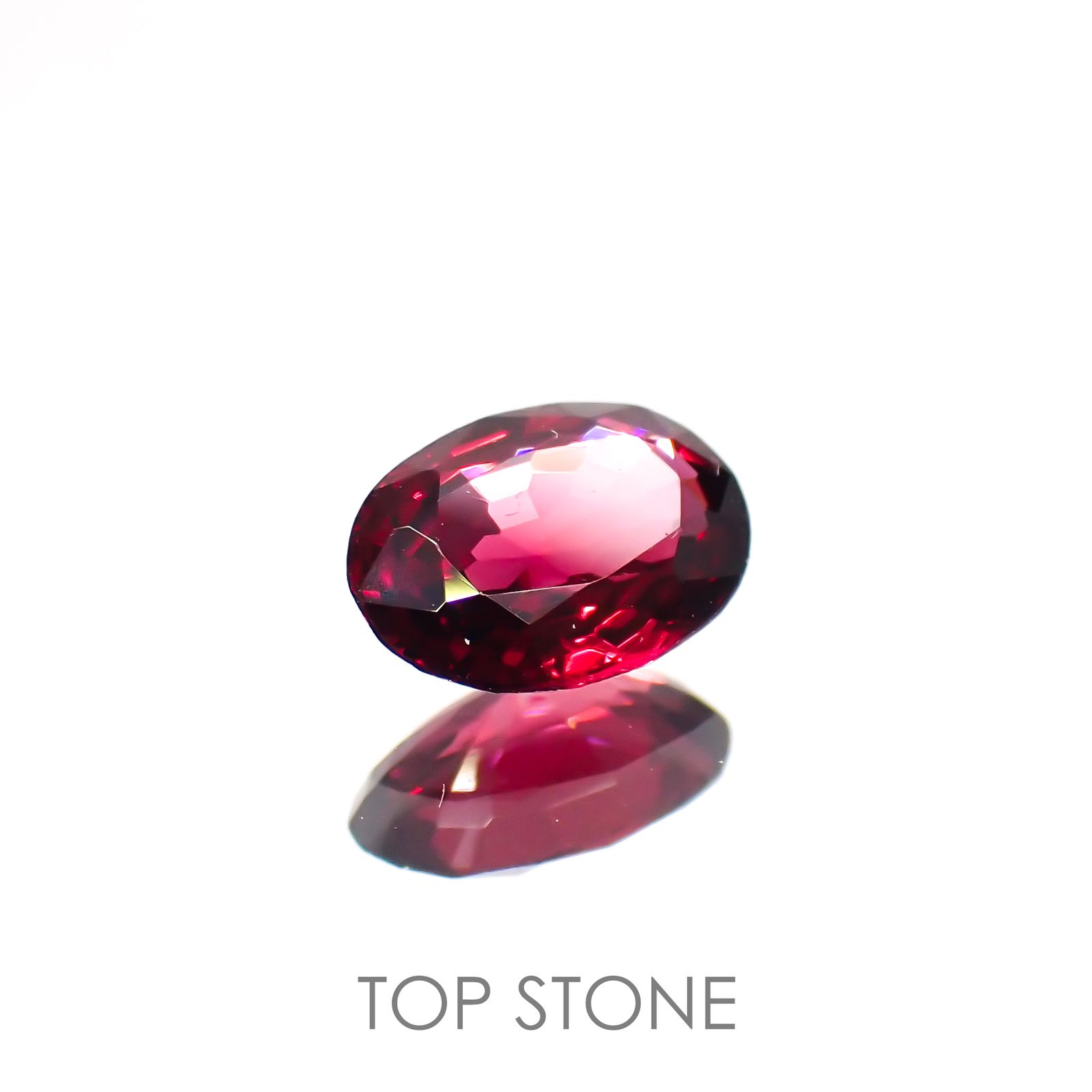 レッドスピネル(宝石名レッド・スピネル)タンザニア産 0.86ct 識別済[220114326]7.1x5.1mm前後