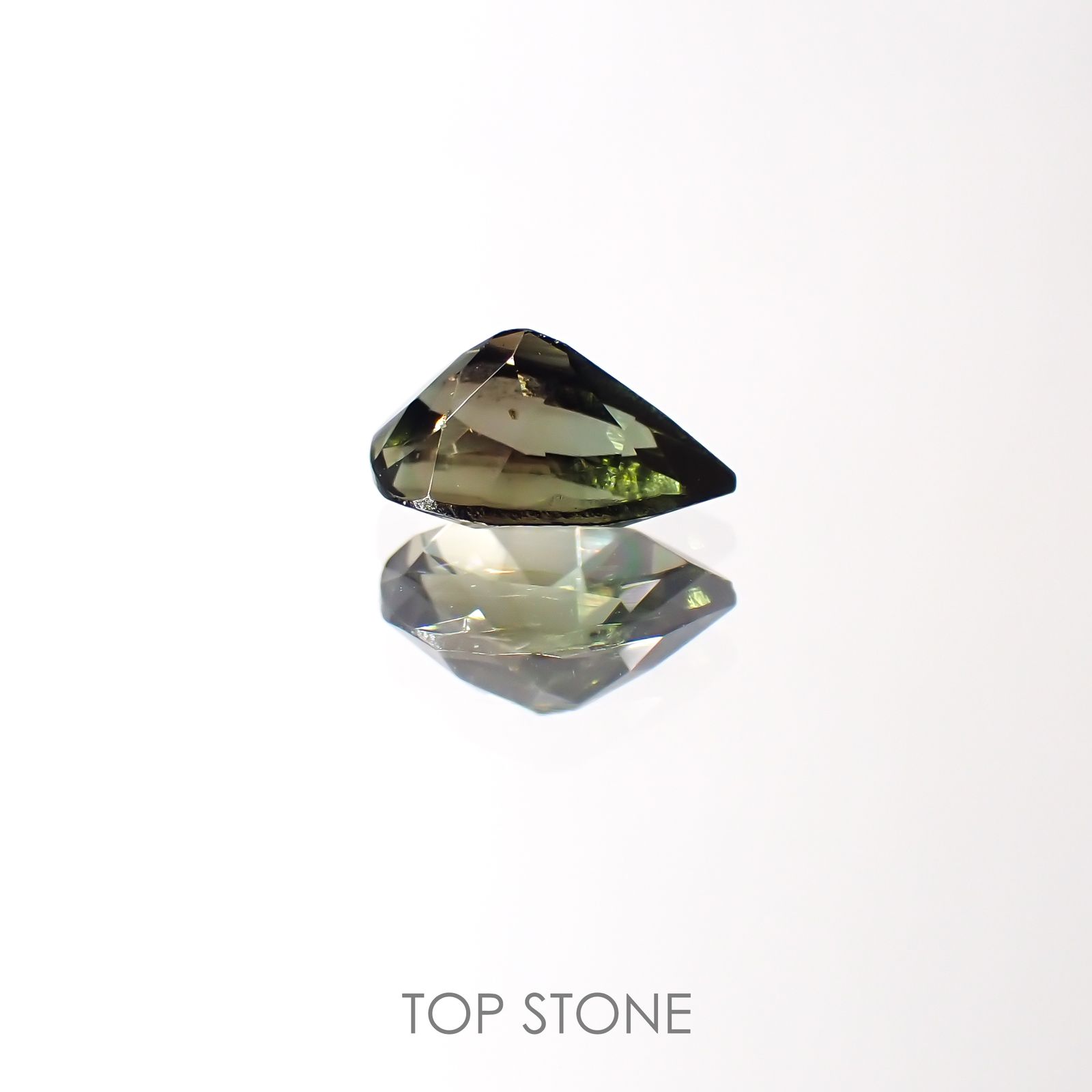 パーティカラートルマリン(宝石名パーティカラード・トルマリン) ブラジル/アフリカ産 0.95ct 識別済[211013568]8×5.1mm前後