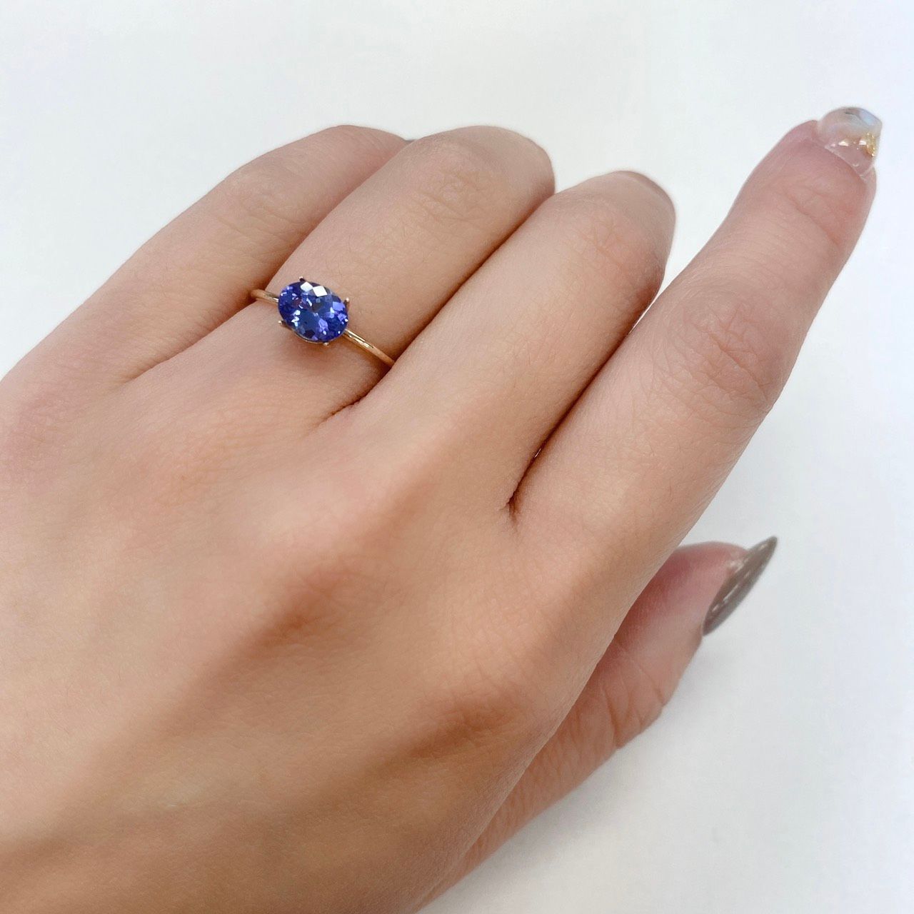 タンザナイト(宝石名タンザナイト) タンザニア産 0.94ct 識別済[210410067]7.1×5.3mm前後