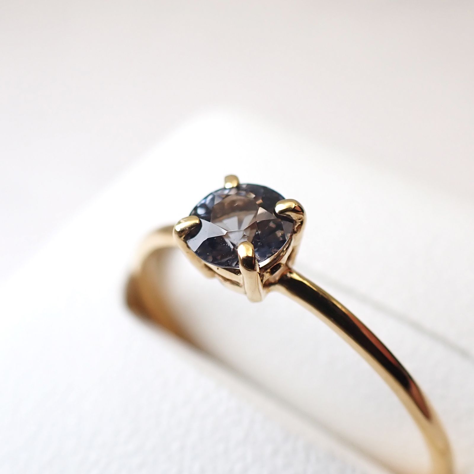 ◇K18リング◇ バイオレットスピネル 0.34ct | ラウンド/つやあり仕上げ 4mm (15号 / アーム1.0mm) [241229432]
