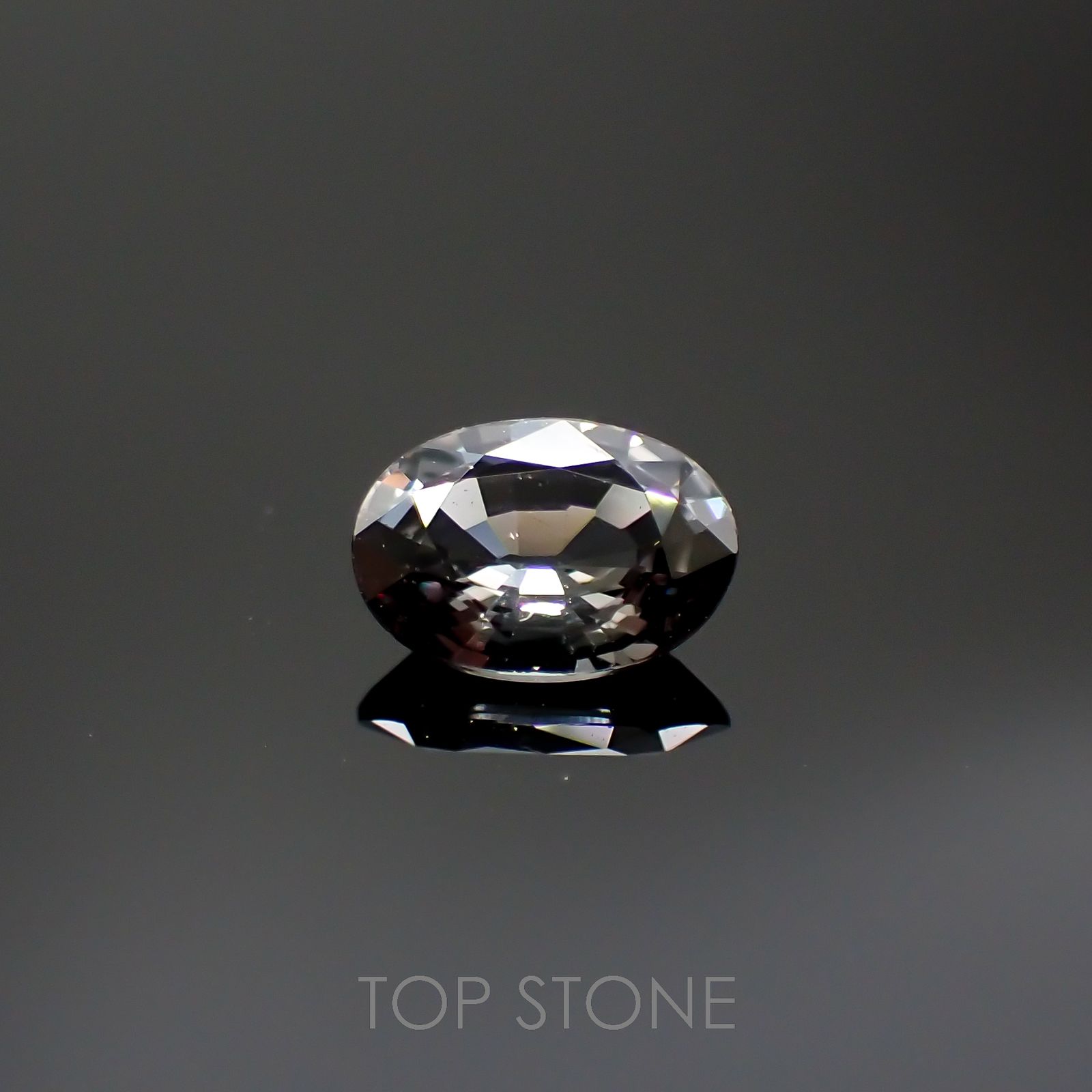 カラーチェンジガーネット アレキタイプ(宝石名ガーネット)マダガスカル・ベキリー産 0.70ct 識別済[220716950]6.5x4.6mm前後