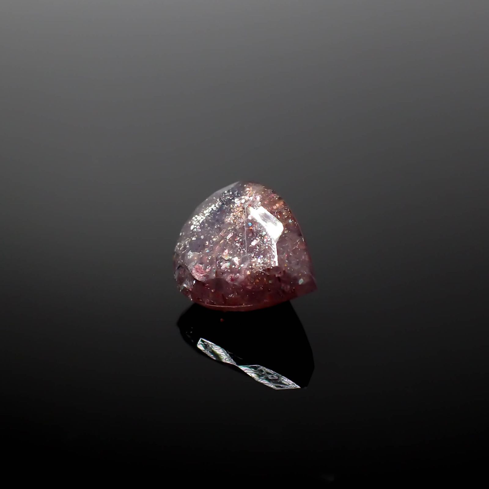 ブラッドショットアイオライト インド産 2.39ct[240125374]9.5x7.9mm前後