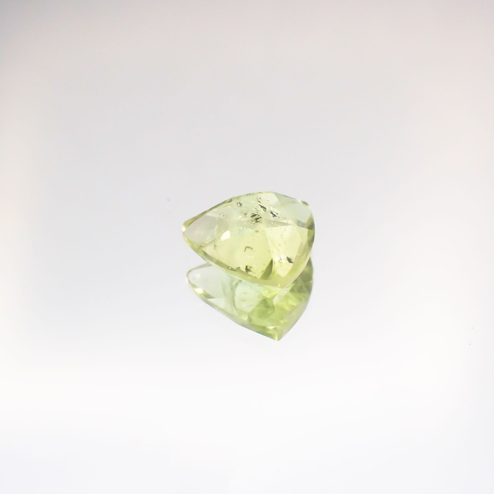 ブラジリアナイト(宝石名ブラジリアナイト) ブラジル産 1.17ct 識別済[210510744]7.5×7.3mm前後