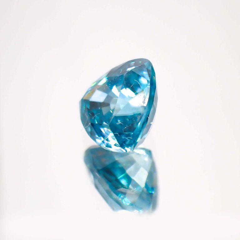 ブルージルコン(宝石名ジルコン) カンボジア産 1.32ct 識別済[211013444]6×6.1mm前後 TOP STONE(トップストーン)