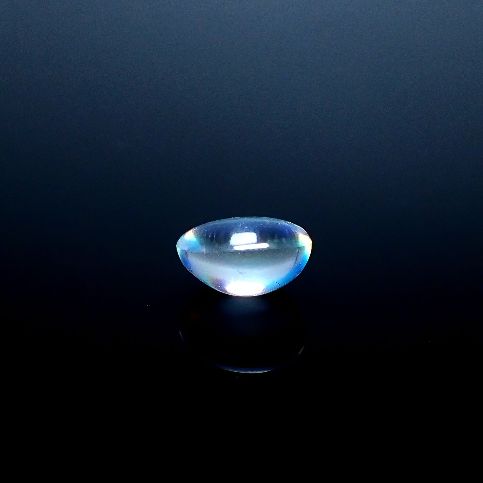 ◇バフトップカット◇レインボームーンストーン(宝石名アンデシン・ラブラドライト)マダガスカル産 ソ付(彩珠) 1.246ct / 7.3x6mm前後 [250931033]