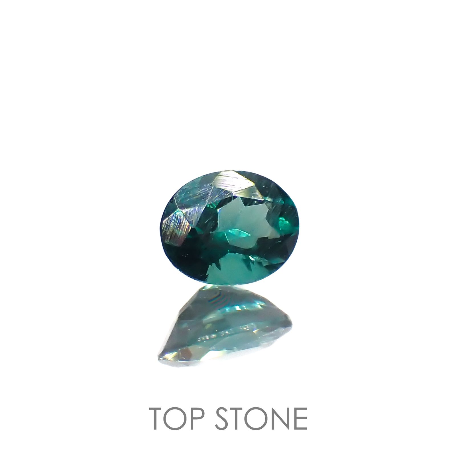 グリーンアパタイト(ノーブルモロキサイト)(宝石名アパタイト)マダガスカル産 0.27ct 識別済[220616378]4.7x3.6mm前後