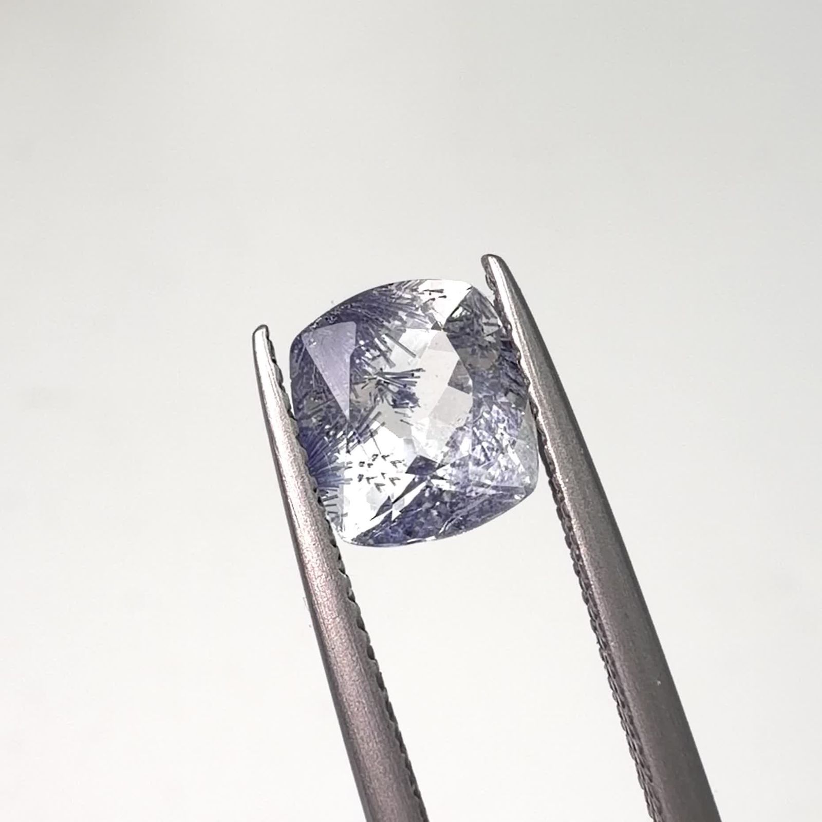 デュモルチェライトインクォーツ ブラジル産 1.57ct / 7.7x6.9mm前後