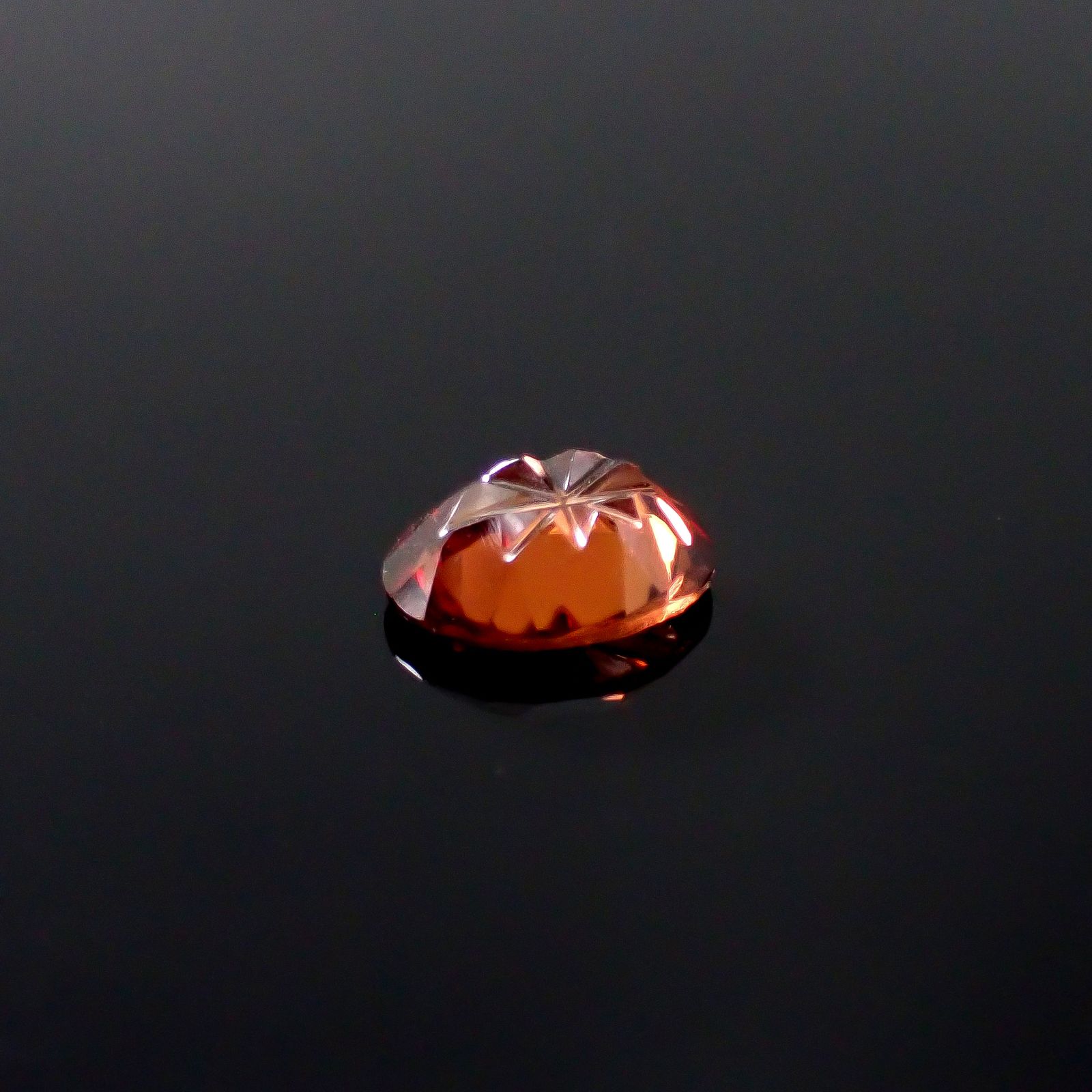 ◇甲州貴石切子Plus Three◇オレンジジルコン スリランカ/カンボジア産 2.38ct / 9x7.1mm前後 [251231459]