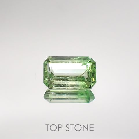 バイカラーツァボライト(宝石名グリーン グロッシュラー・ガーネット) タンザニア産 0.80ct 識別済[210711570]6.7×4.2mm前後