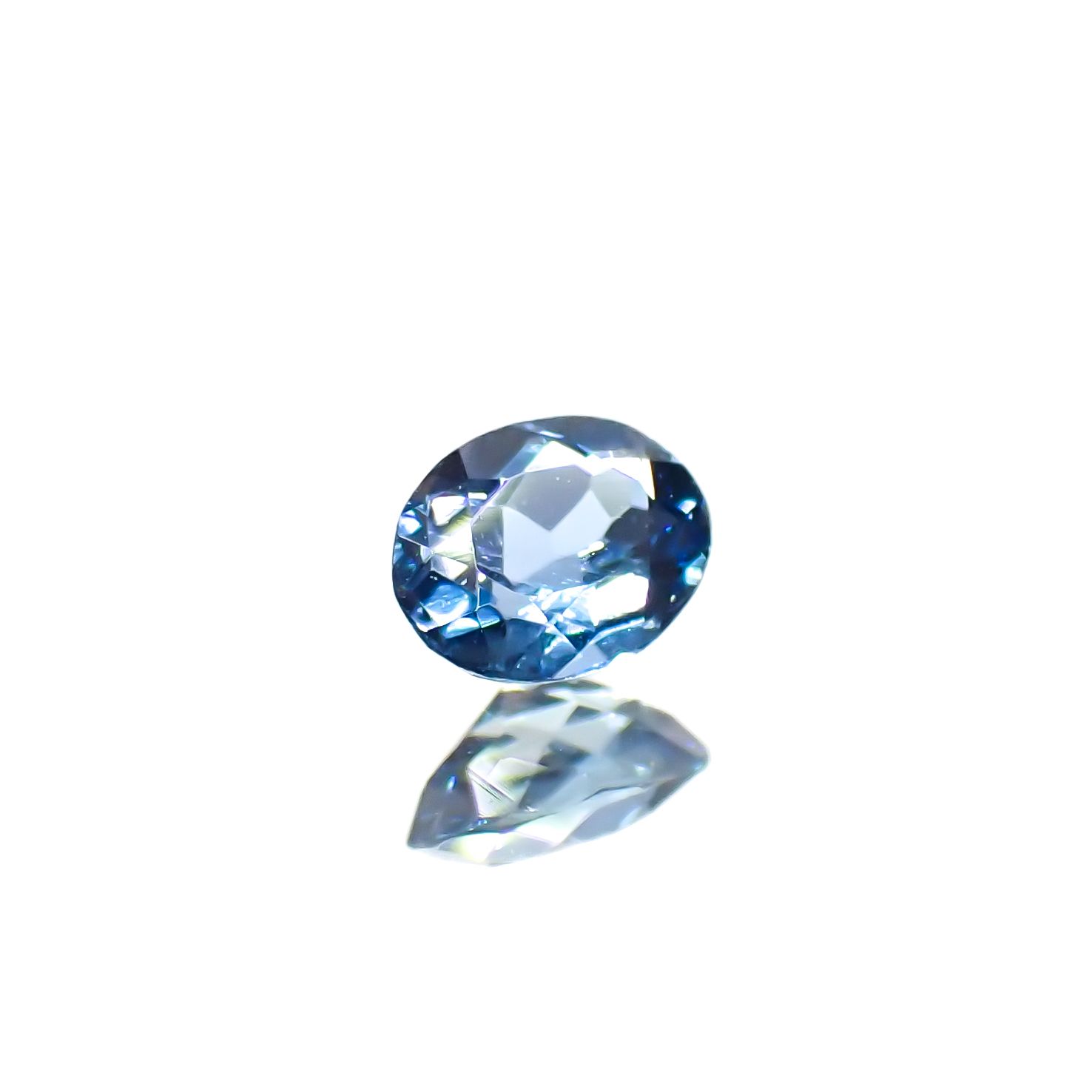 タトゥーアクアマリン ブラジル・ミナスジェライス州タトゥー鉱山産 0.11ct[240226064]3.6x2.8mm前後