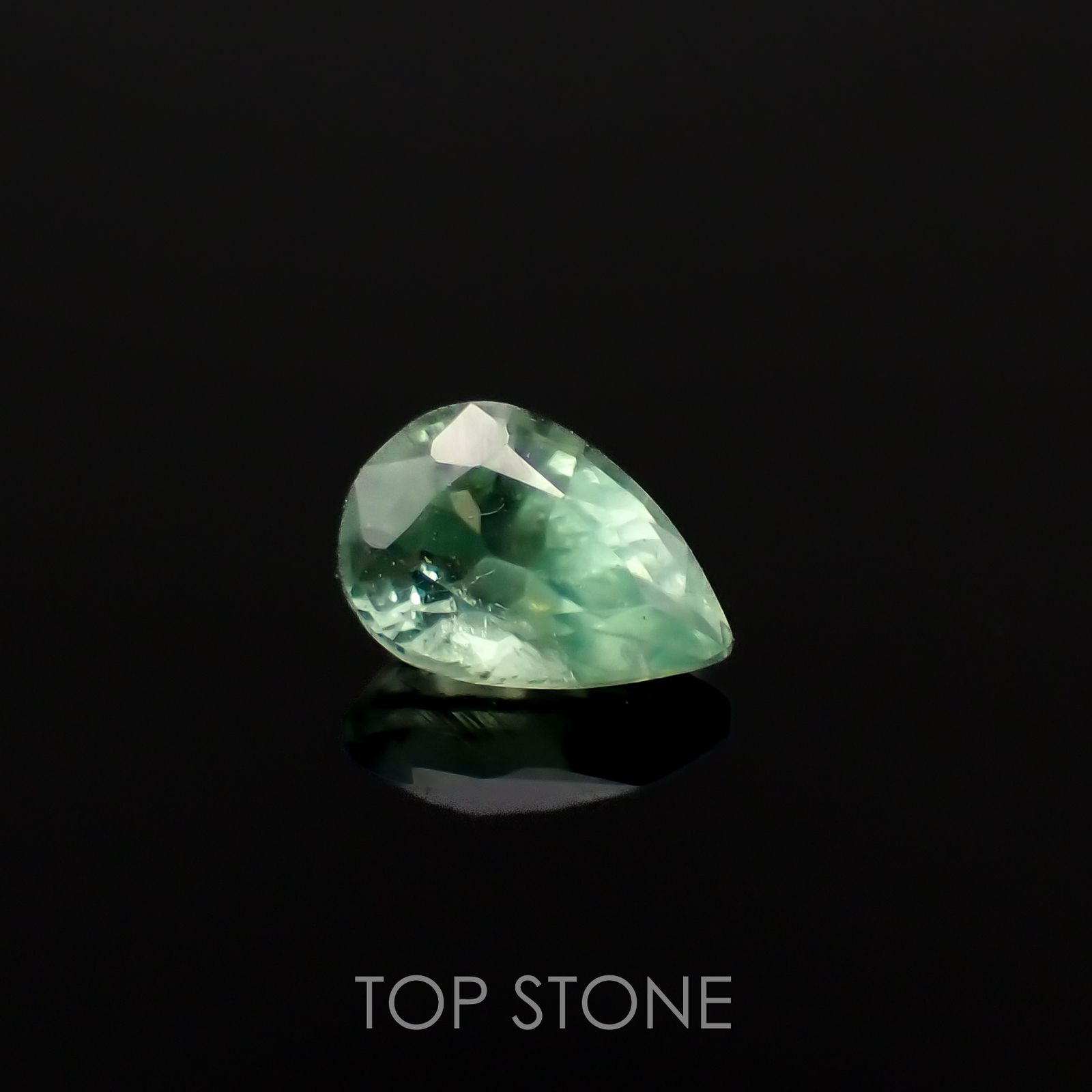 グリーンカイヤナイト タンザニア産 0.56ct[230220573]6.1x4.1mm前後