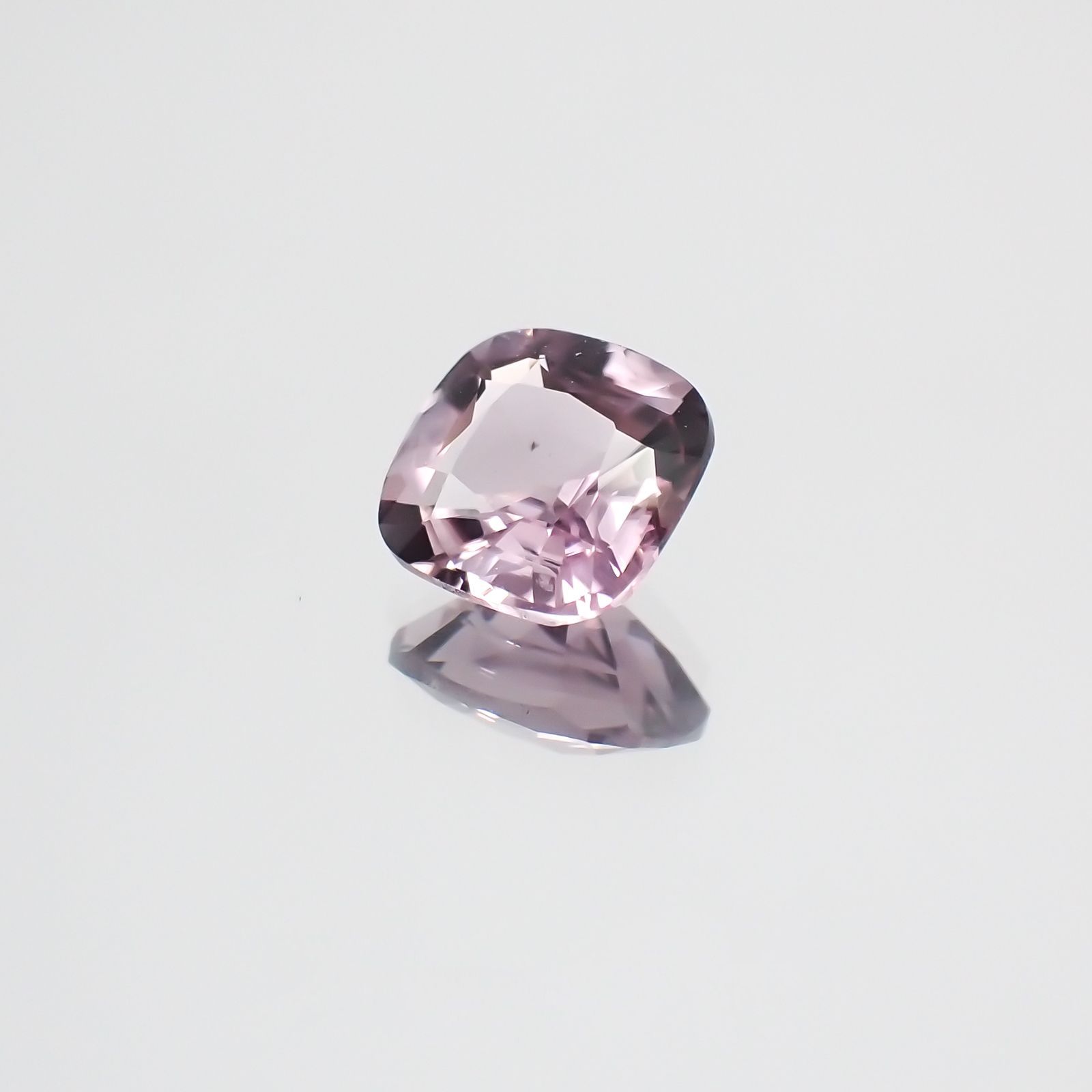 カラーシフト ピンクダイアスポア(宝石名ダイアスポア)アフガニスタン産 0.875ct ソ付(日独)[231124289]6x5.8mm前後