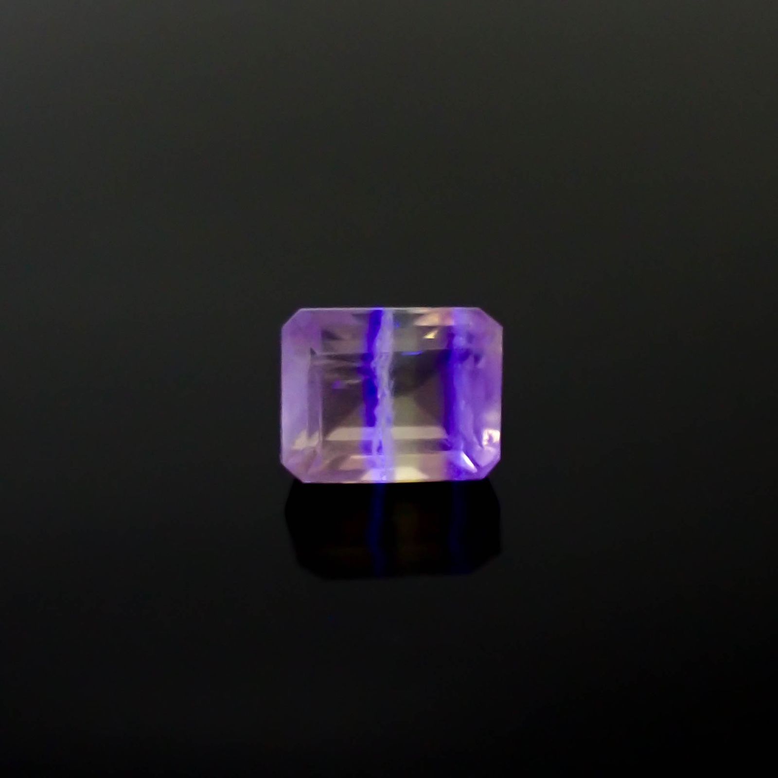パーティカラーフローライト フルオレッセンス ブラジル産 3.53ct [250430248]8.8x6.9mm前後