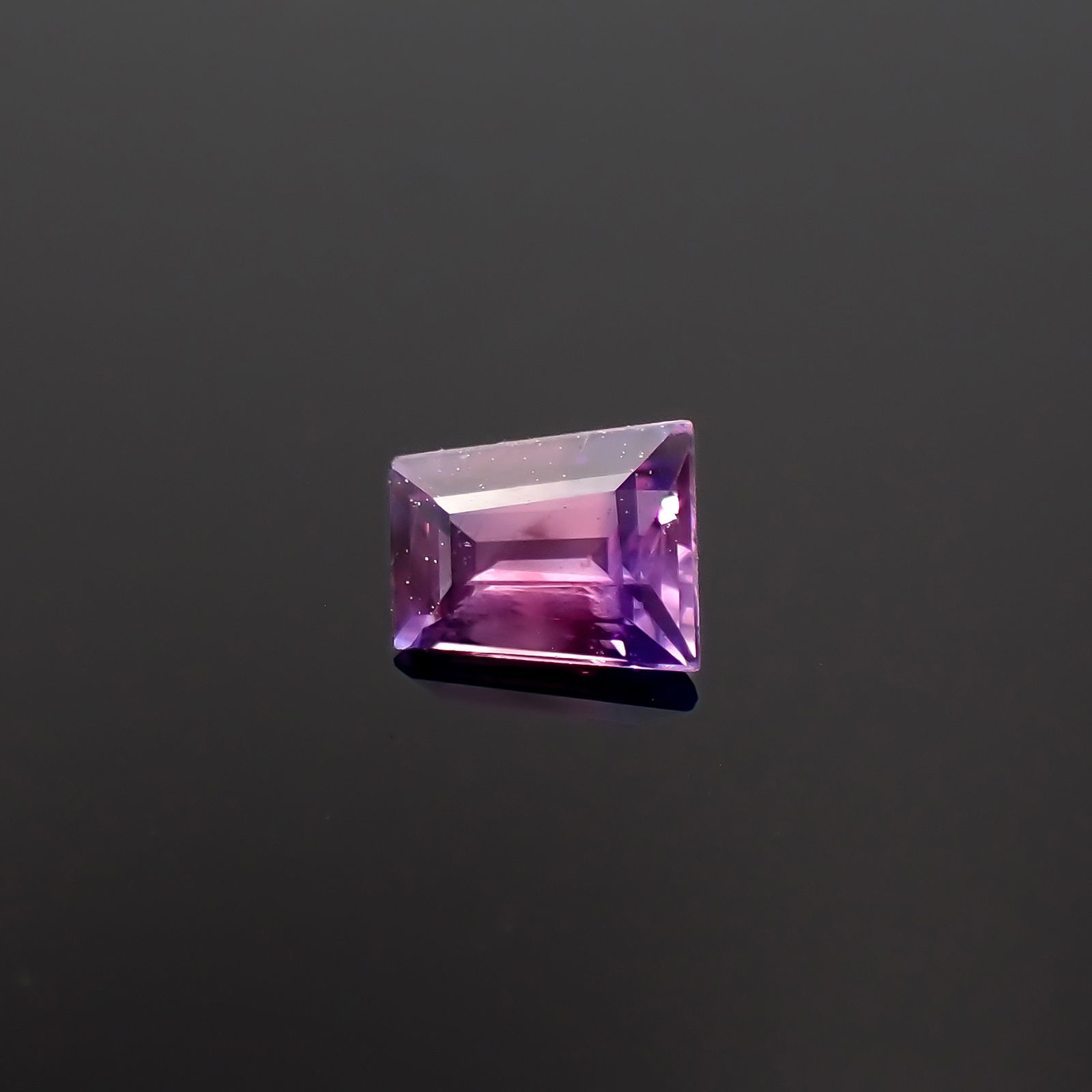 ウィンザーサファイア タンザニア・ウィンザー産 0.18ct / 3.6x3mm前後 [260532131]