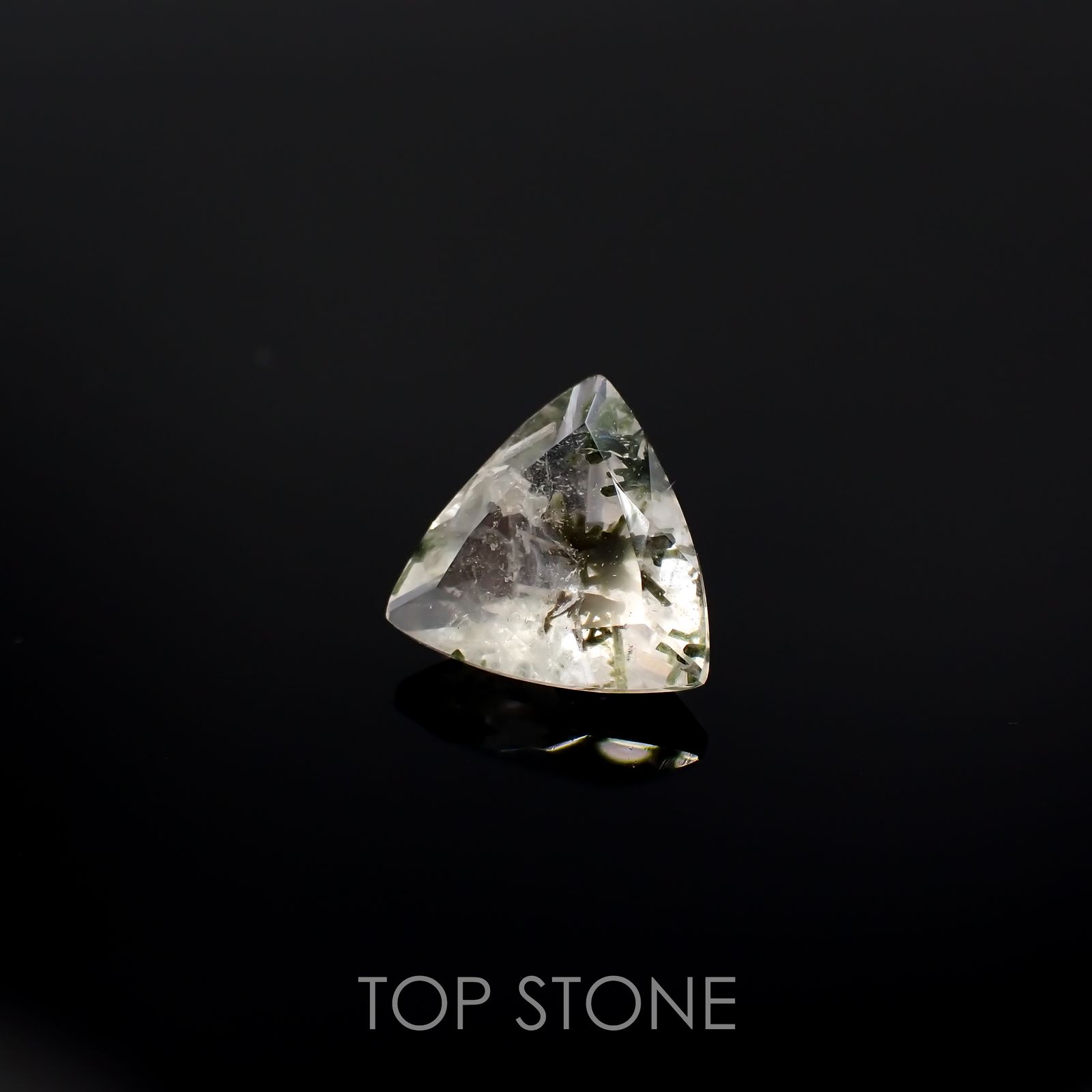 ヘデンベルジャイトインクォーツ インドネシア産 1.63ct[220917833]8.5x9.2mm前後