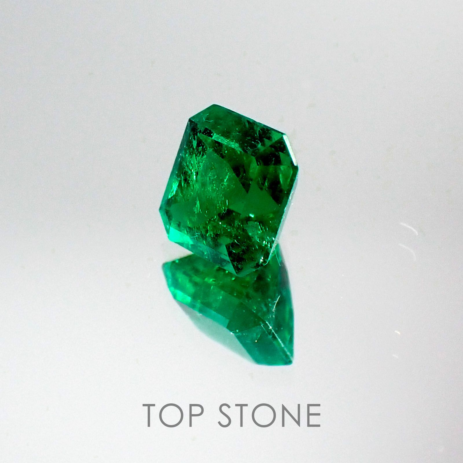 エメラルド コロンビア産 ルース 0.80ct[20062736]5.6×5.4mm前後