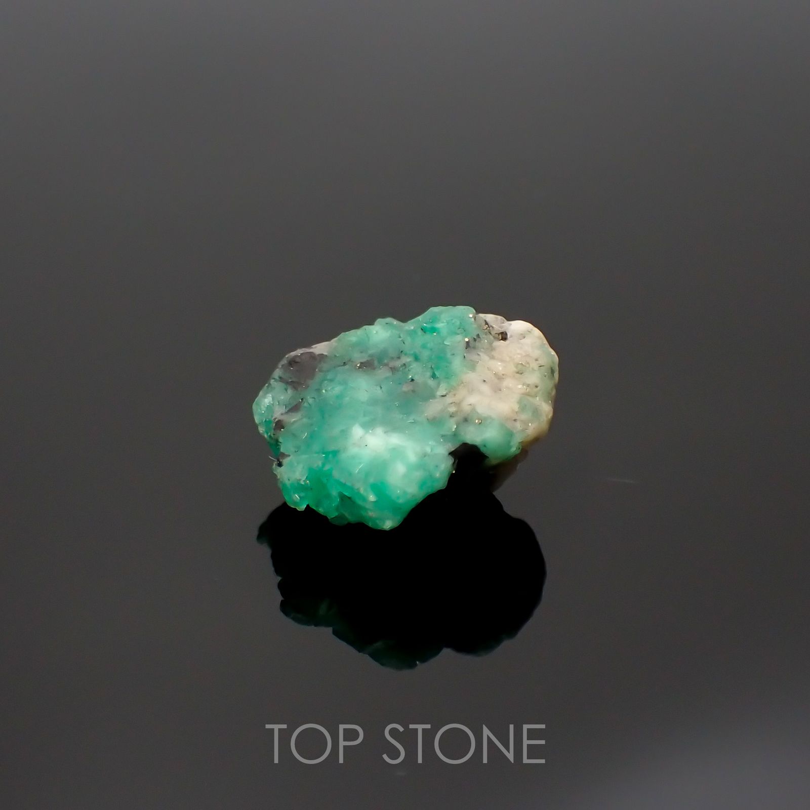 エメラルド原石 コロンビア産 9.53ct[220115506]15.7x14.9mm前後