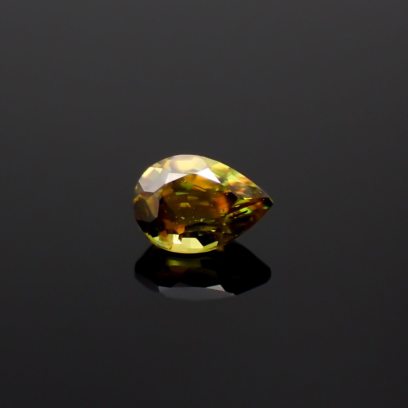 カラーチェンジスフェーン パキスタン産 0.36ct[231224740]5.1x3.5mm前後