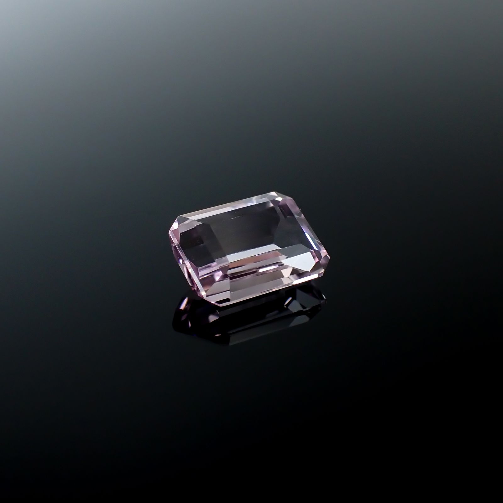 クンツァイト アフガニスタン産 3.51ct[231224712]9.9x7.7mm前後