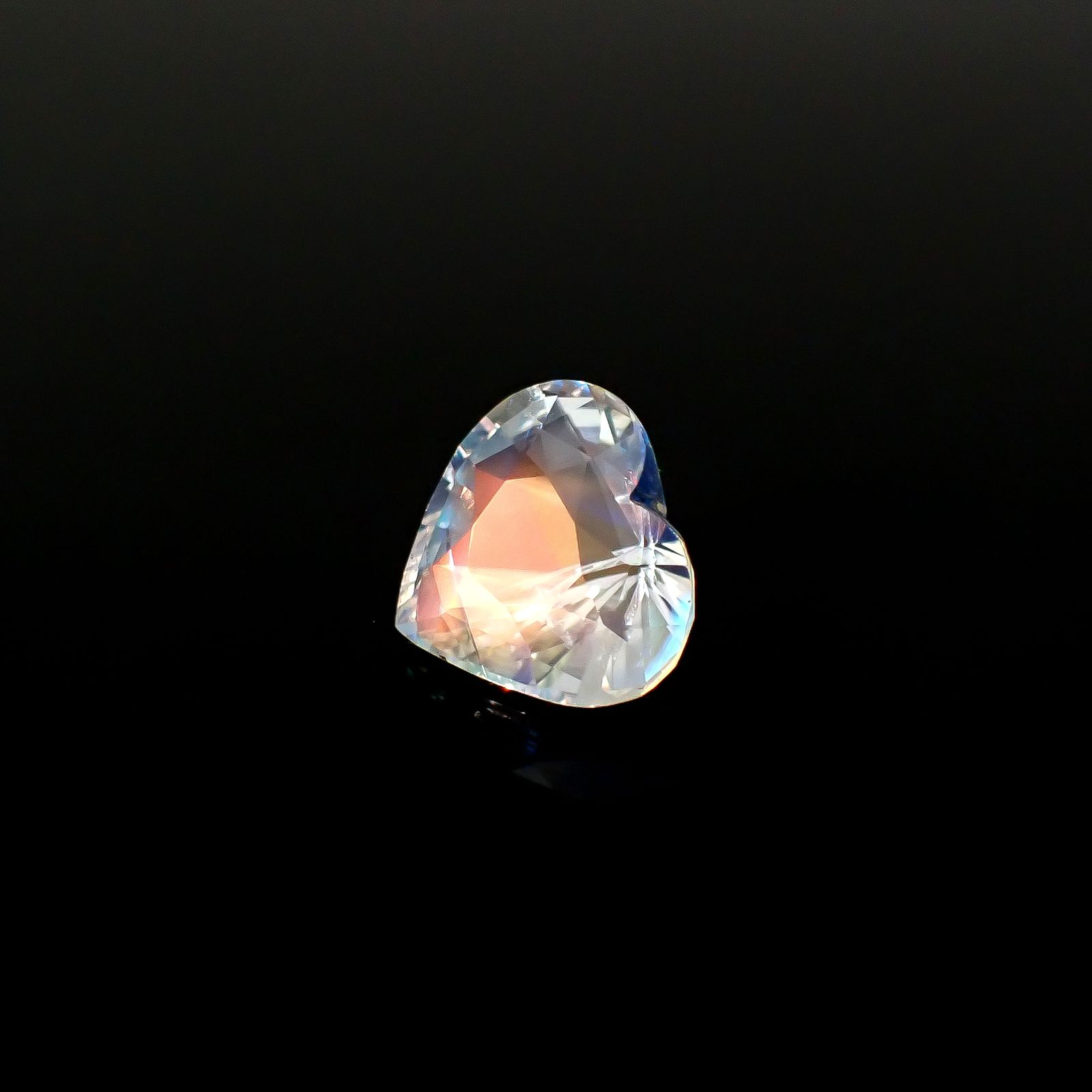 レインボームーンストーン マダガスカル産 6.21ct / 11.8x12.8mm前後 [251231542]