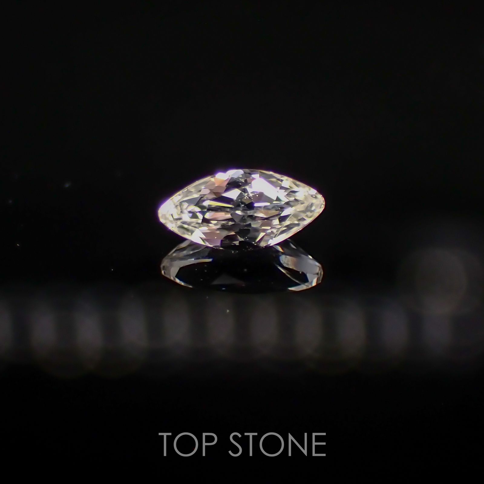 リューコガーネット(宝石名ホワイト グロッシュラー・ガーネット) ビルマ産 0.26ct 識別済[210510773]5.6×2.5mm前後