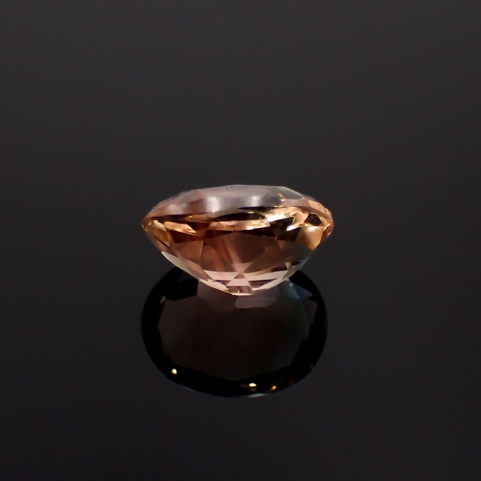 バイカラーオレゴンサンストーン(宝石名バイカラー・ラブラドライト)アメリカ・オレゴン州産 1.49ct 識別済[230722722]8.4x6.7mm前後
