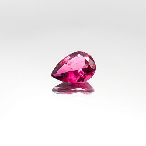 パープルトルマリン(宝石名パープル・トルマリン)ブラジル産 0.88ct 識別済[231023894]8.1x5.7mm前後