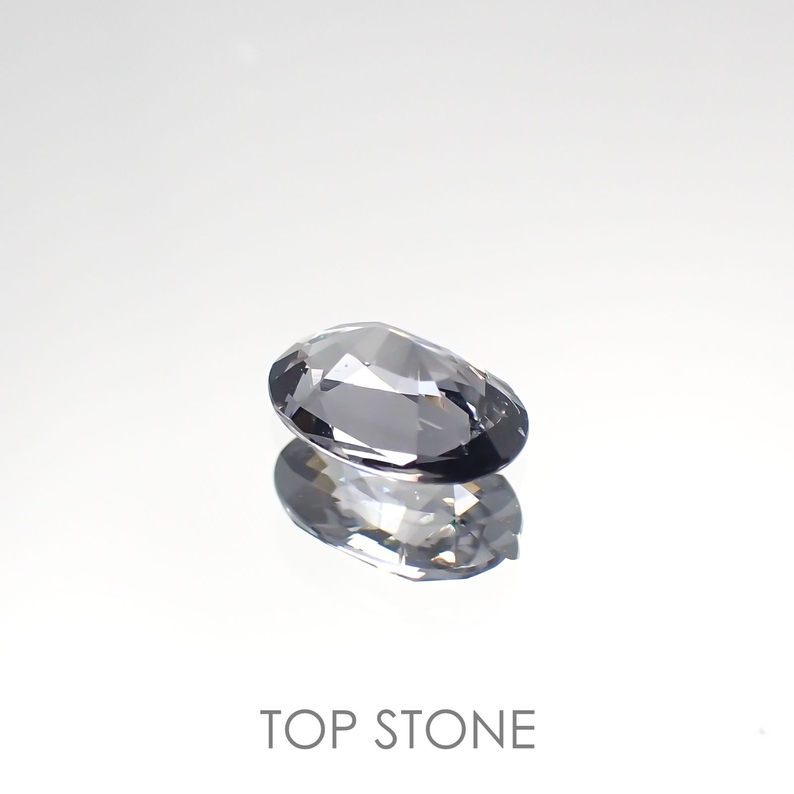 プラチナスピネル(宝石名スピネル) ビルマ産 0.580ct ソ付(彩珠)[210812844]6.3×4.3mm前後